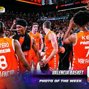 Valencia Basket - 2025-26 Panini Instant EuroLeague Photo of the Week #28 - Galaxy 1/1